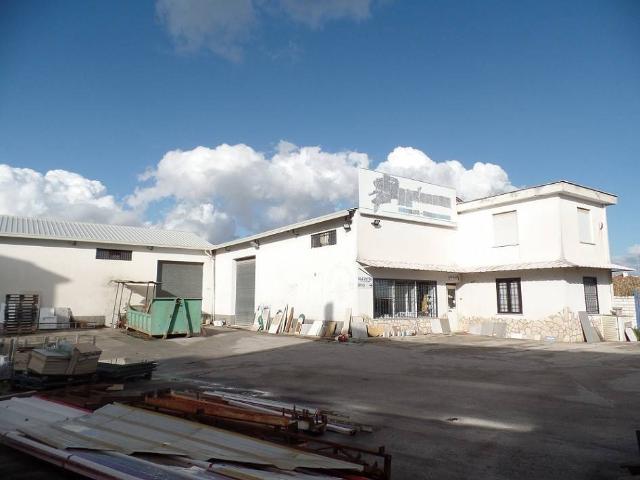 Locale Commerciale in vendita a Aprilia, Lazio