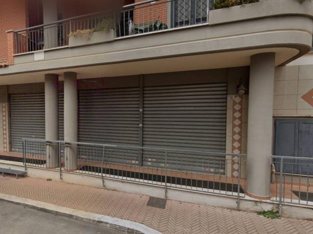 Locale Commerciale in vendita a Aprilia, Lazio