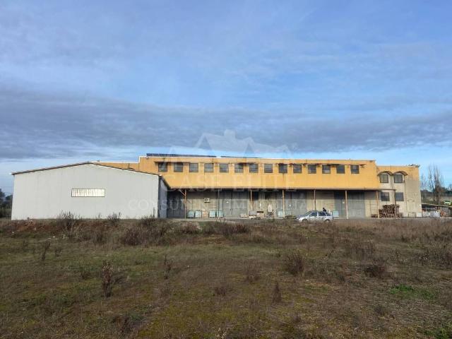 Locale Commerciale in vendita a Aprilia, Lazio