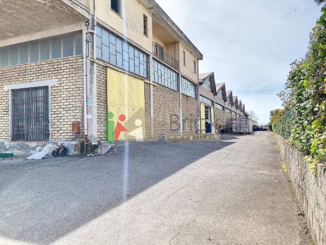 Locale Commerciale in vendita a Aprilia, Lazio