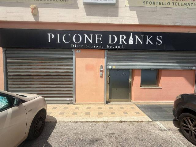 Locale Commerciale in vendita a Aprilia, Lazio