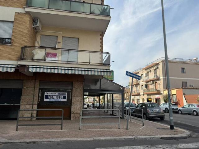 Locale Commerciale in vendita a Aprilia, Latina
