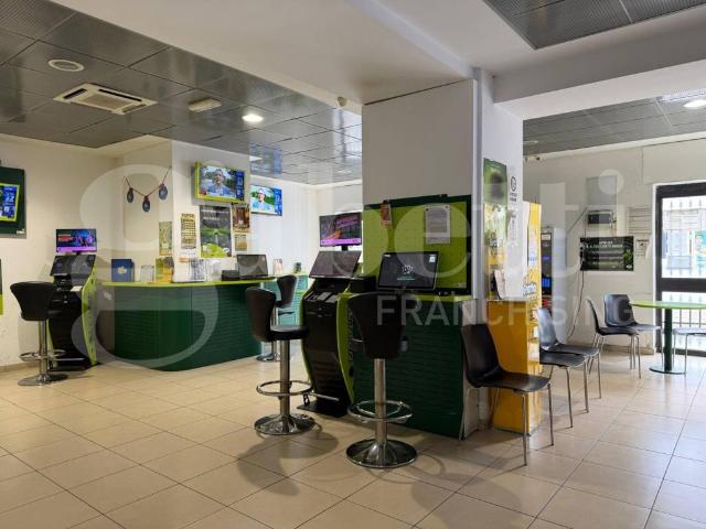 Locale Commerciale in vendita a Aprilia, Lazio