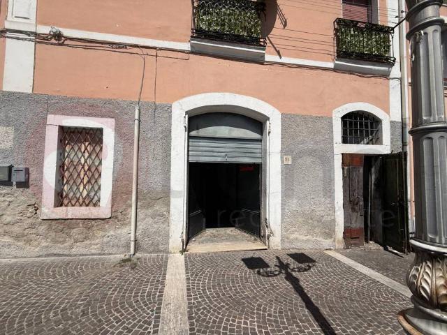 Locale Commerciale in vendita a Arce, Lazio