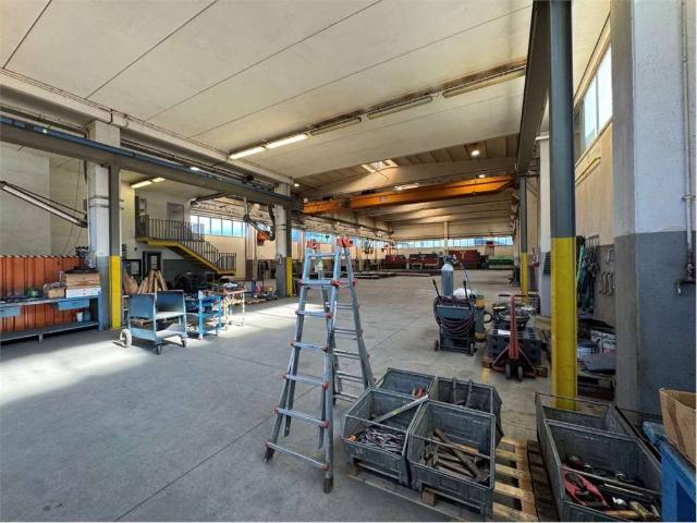Locale Commerciale in vendita a Comunità Montana del Piambello, Arcisate