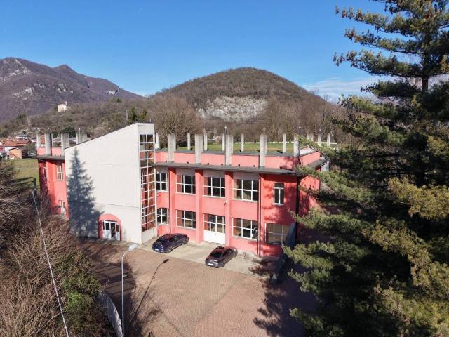 Locale Commerciale in vendita a Comunità Montana del Piambello, Arcisate