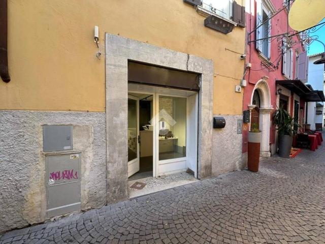Locale Commerciale in vendita a Comunità Alto Garda e Ledro, Arco