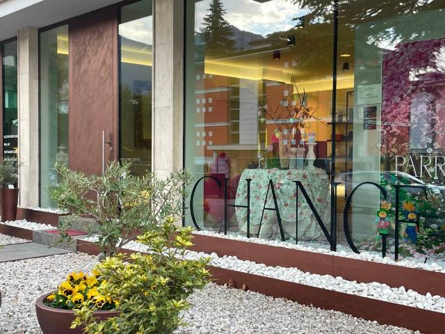 Locale Commerciale in vendita a Comunità Alto Garda e Ledro, Arco