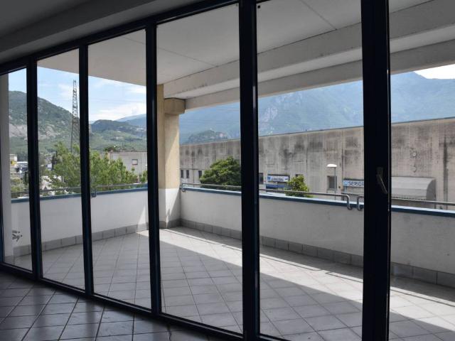 Locale Commerciale in vendita a Comunità Alto Garda e Ledro, Arco