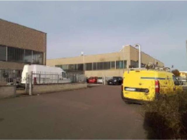 Locale Commerciale in vendita a Arconate, Lombardia