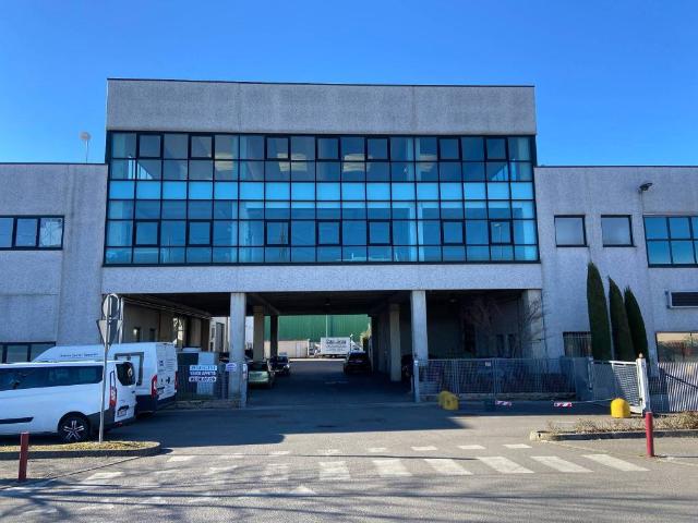 Locale Commerciale in vendita a Arcore, Lombardia