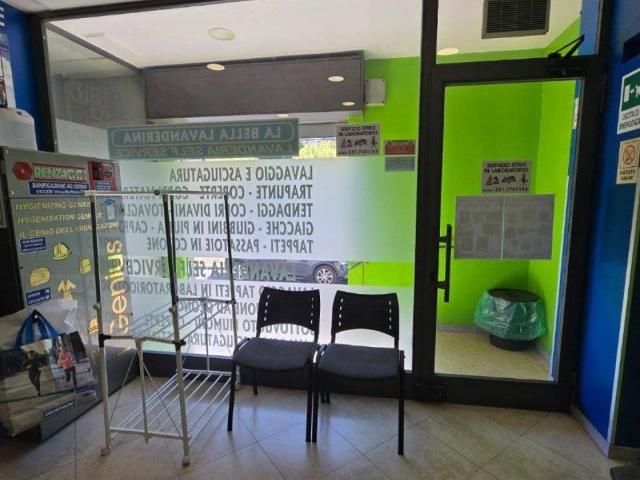 Locale Commerciale in vendita a Cascina del Bruno, Arcore