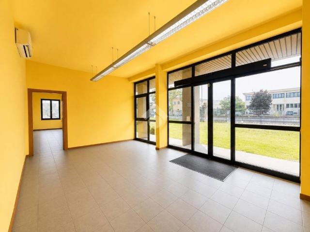 Locale Commerciale in vendita a Cascina del Bruno, Arcore