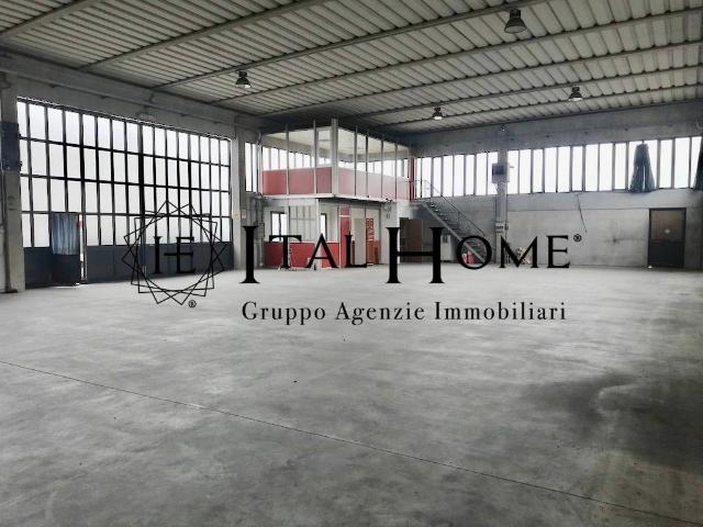 Locale Commerciale in vendita a Arcore, Lombardia