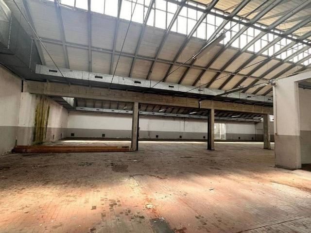 Locale Commerciale in vendita a Arcore, Lombardia