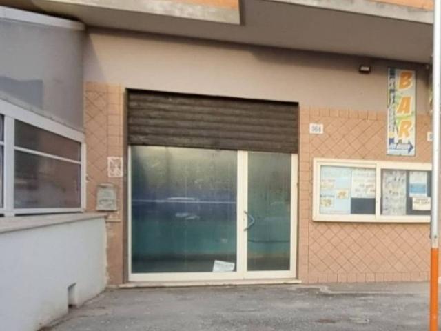 Locale Commerciale in vendita a Centro Regina, Roma Capitale