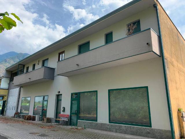 Locale Commerciale in vendita a Ardenno, Lombardia