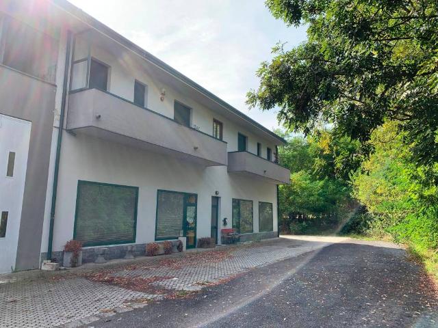 Locale Commerciale in vendita a Ardenno, Lombardia