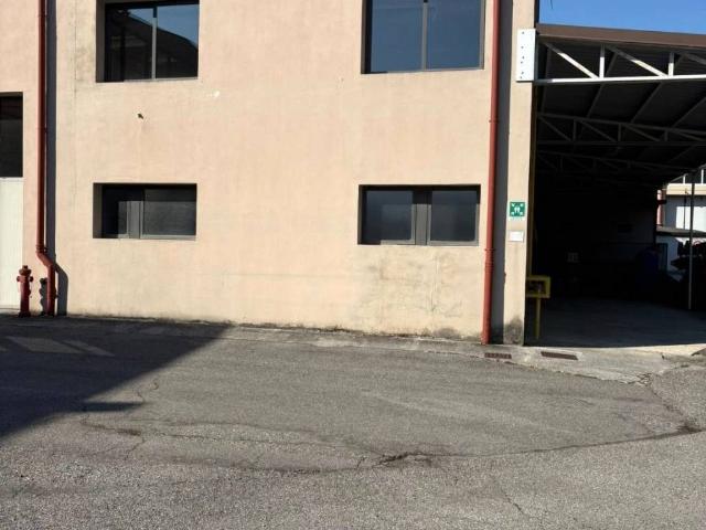 Locale Commerciale in vendita a Ardesio, Lombardia