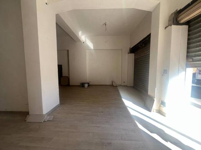 Locale Commerciale in vendita a Calabria, Reggio Calabria