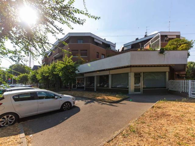 Locale Commerciale in vendita a Cascina San Pietro, Arese