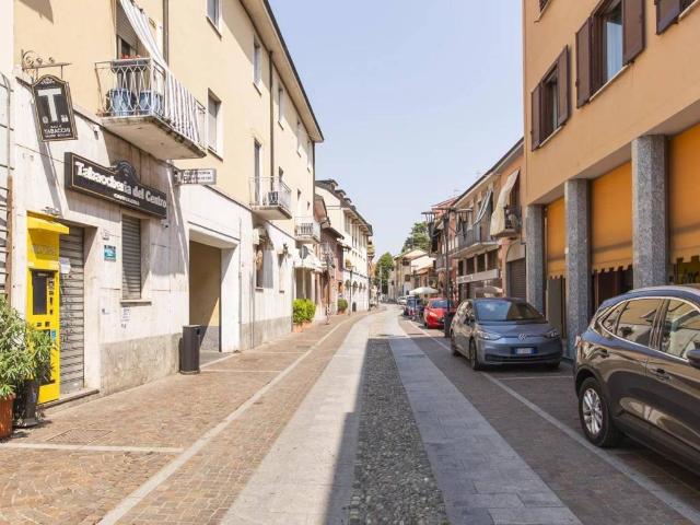 Locale Commerciale in vendita a Sant'Anna, Arese