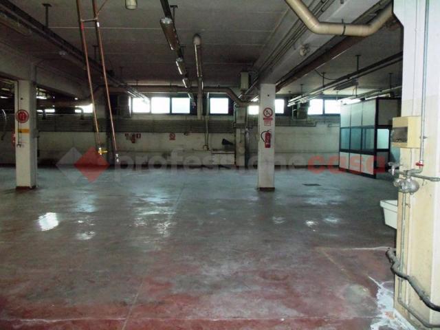 Locale Commerciale in vendita a Chiani, Palazzo Del Pero