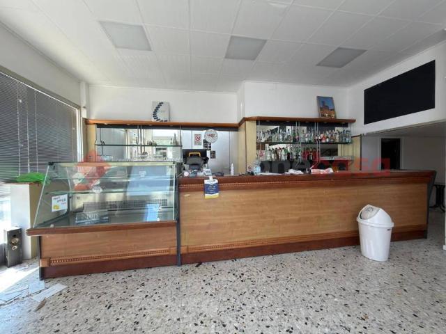 Locale Commerciale in vendita a Giotto, Palazzo Del Pero