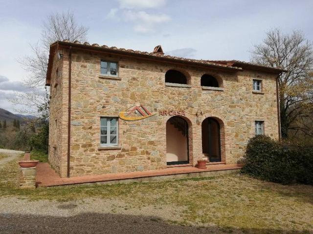 Locale Commerciale in vendita a Palazzo Del Pero, Toscana