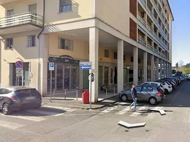 Locale Commerciale in vendita a Saione, Palazzo Del Pero