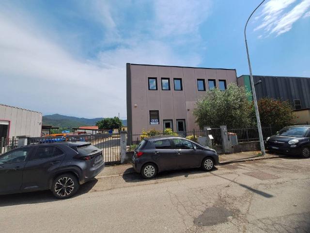 Locale Commerciale in vendita a Palazzo Del Pero, Toscana