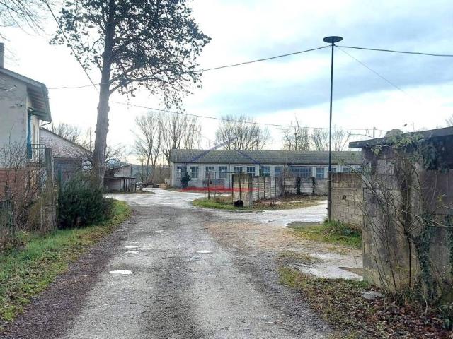 Locale Commerciale in vendita a Capolona, Toscana