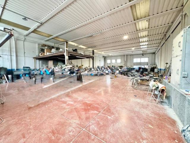 Locale Commerciale in vendita a Case Nuove di Ceciliano, Palazzo Del Pero