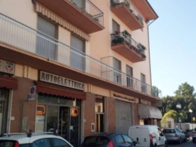 Locale Commerciale in vendita a Palazzo Del Pero, Toscana