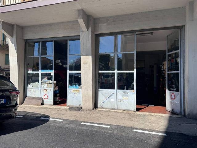Locale Commerciale in vendita a Palazzo Del Pero, Toscana
