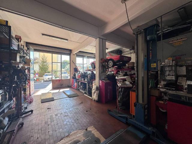 Locale Commerciale in vendita a Palazzo Del Pero, Toscana