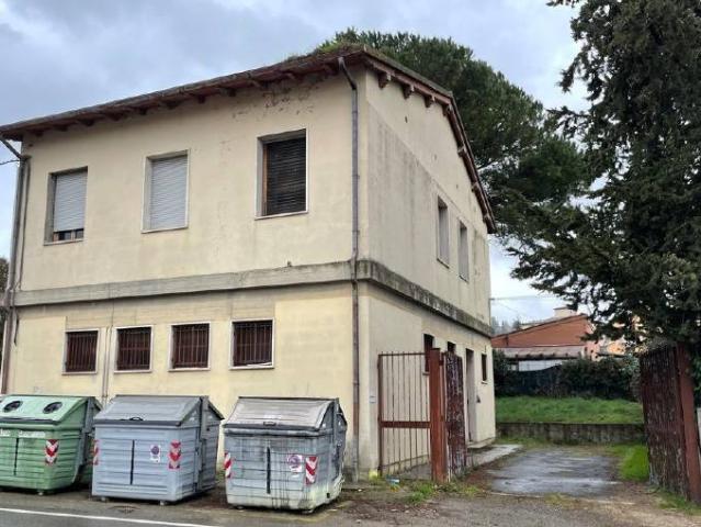 Locale Commerciale in vendita a Palazzo Del Pero, Toscana