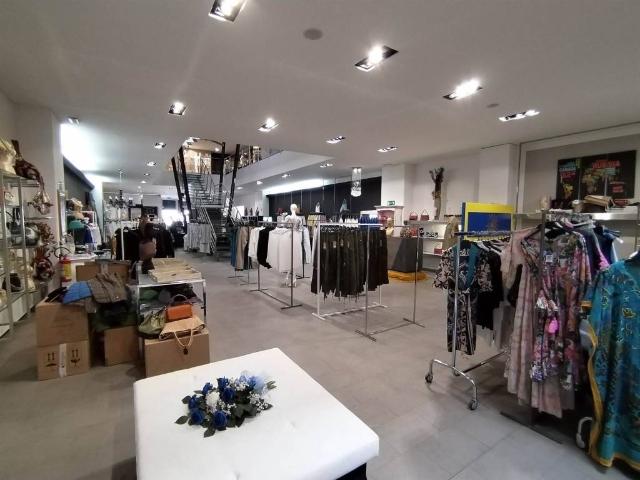 Locale Commerciale in vendita a Unione Reno Galliera, Castel Maggiore