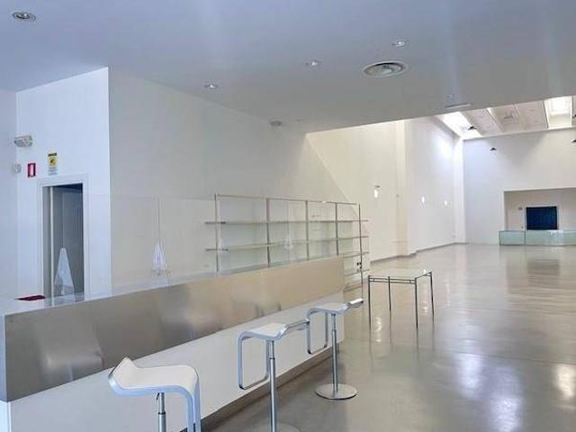 Locale Commerciale in vendita a Unione Reno Galliera, Castel Maggiore