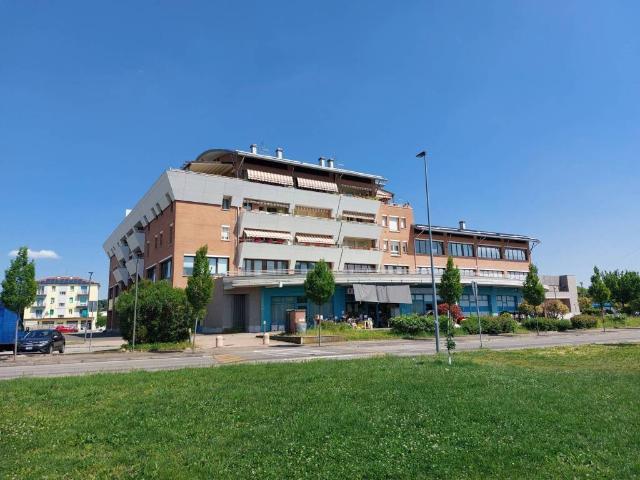 Locale Commerciale in vendita a Unione Reno Galliera, Argelato