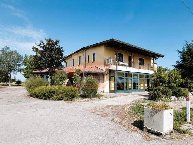 Locale Commerciale in vendita a Argenta, Reggio Emilia