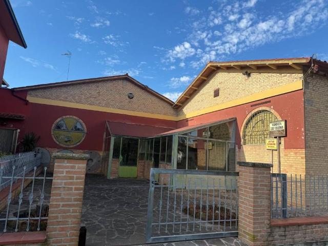 Locale Commerciale in vendita a Argenta, Reggio Emilia