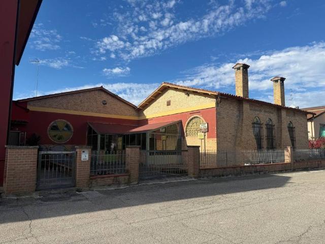 Locale Commerciale in vendita a Argenta, Reggio Emilia