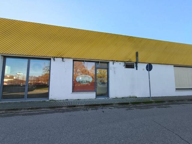 Locale Commerciale in vendita a Argenta, Reggio Emilia