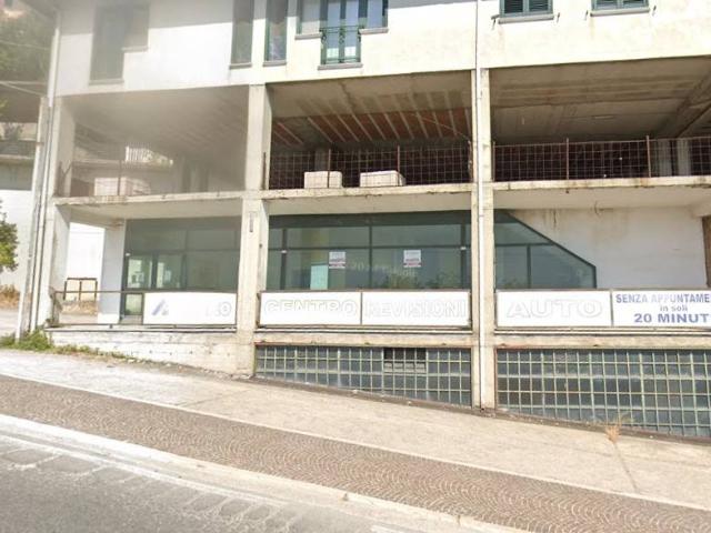 Locale Commerciale in vendita a Ariano Irpino, Campania