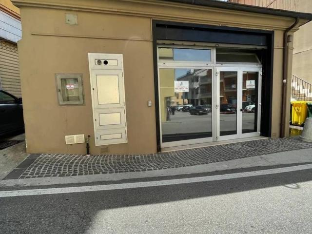 Locale Commerciale in vendita a Ariano Irpino, Campania