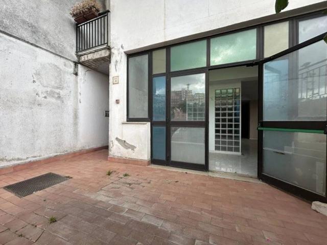 Locale Commerciale in vendita a Ariano Irpino, Campania