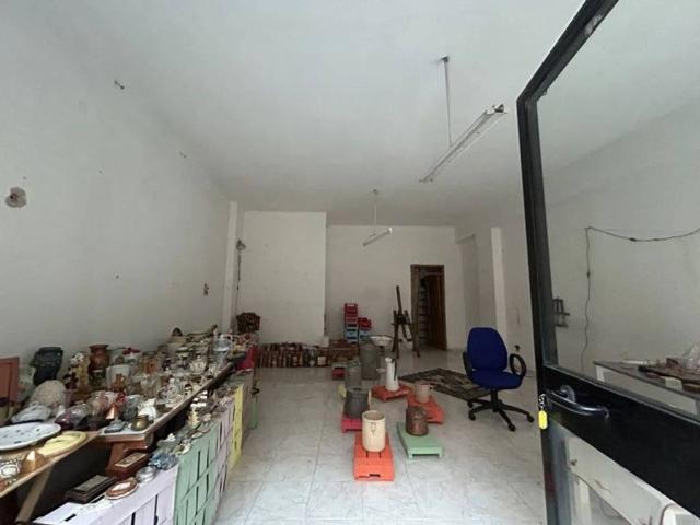 Locale Commerciale in vendita a Ariano Irpino, Campania