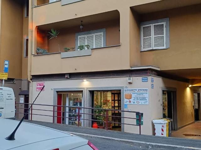 Locale Commerciale in vendita a Monte Gentile, Roma Capitale