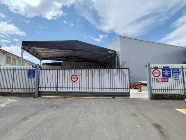 Locale Commerciale in vendita a Piemonte, Torino